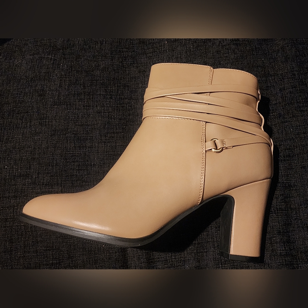 White Mountain Tan Ankle Boots